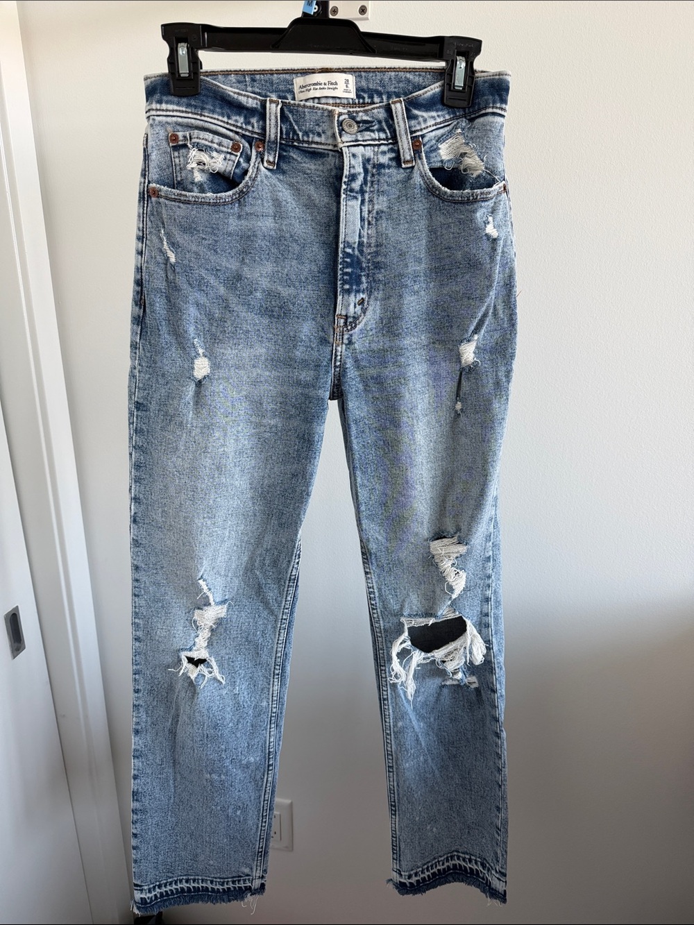 Abercrombie Distressed Light Blue Jeans - women size 28/6 Long